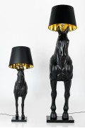 Lampa podłogowa KOŃ HORSE STAND M czarna - włókno szklane - King Home
