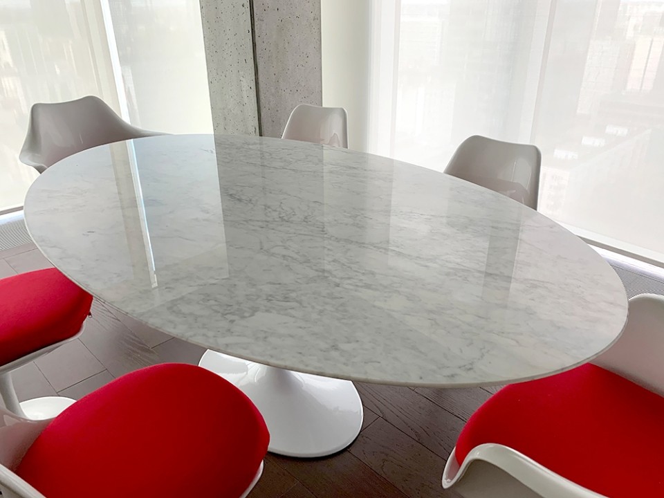 Stół TULIP ELLIPSE MARBLE CARRARA biały - blat owalny marmurowy, metal - King Home