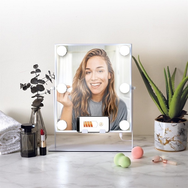 Lustro LED z głośnikiem i ładowarką - Intesi