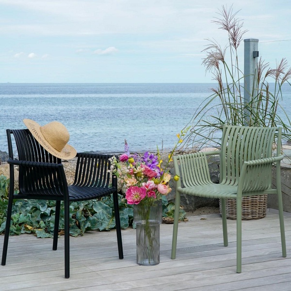 Krzesło ogrodowe Tulsa Intesi czarne z polipropylenu z podłokietnikami łatwe w czyszczeniu ( Rozmiar: uniwersalny )