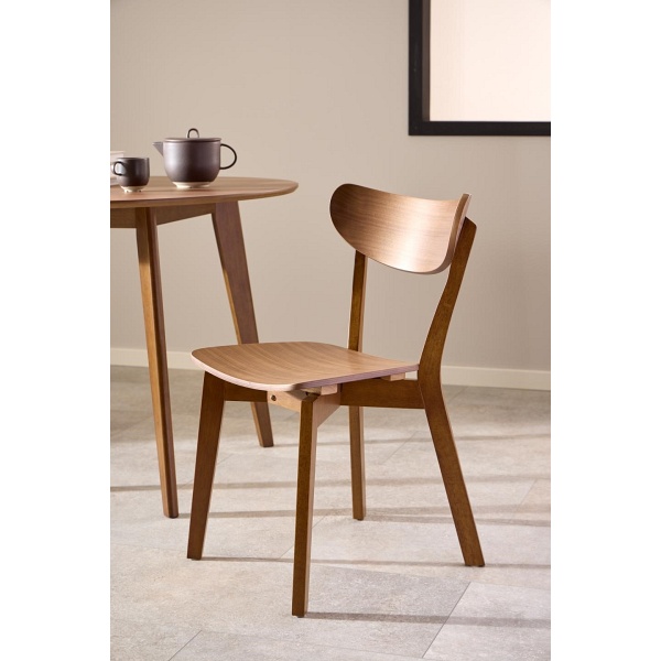 Actona Roxby krzesło drewniane do jadalni orzech nowoczesne ( Rozmiar: uniwersalny )