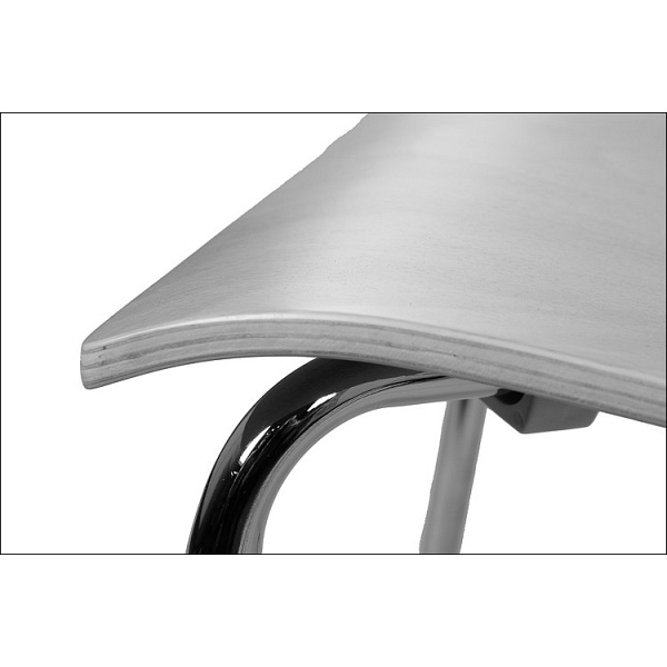 Krzesło ze sklejki w kolorze białym, stelaż chromowany. Model TDC-132. - Stema