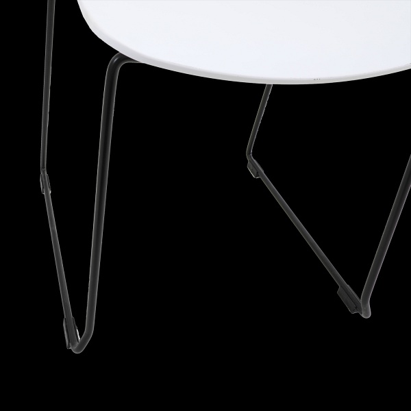 Krzesło TIPICO - polipropylen, białe siedzisko, stelaż czarny Step Into Design
