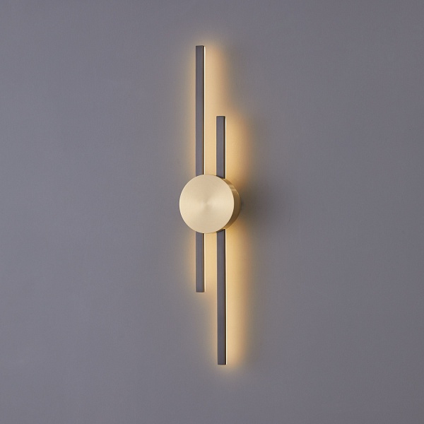 Lampa ścienna LED CENTRO czarny i mosiądz 64 cm - elegancki kinkiet Step Into Design