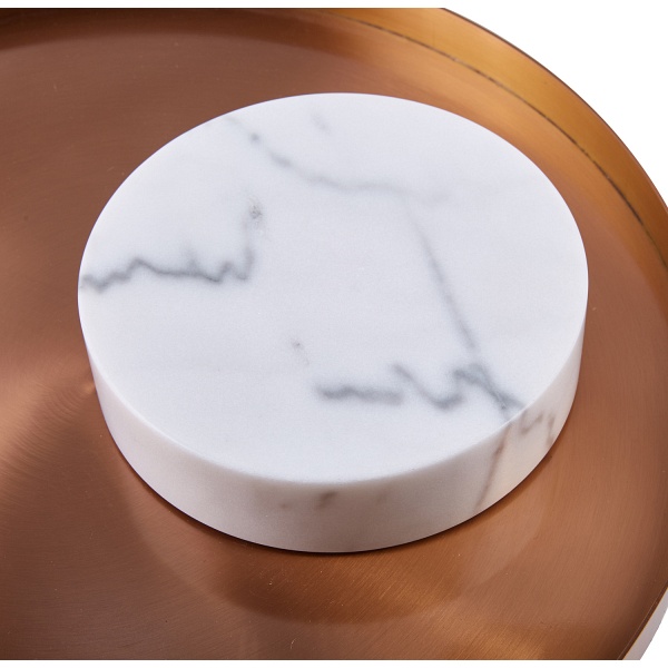 Stolik kawowy COLUMN marmurowy biały miedziany 55 cm Step Into Design