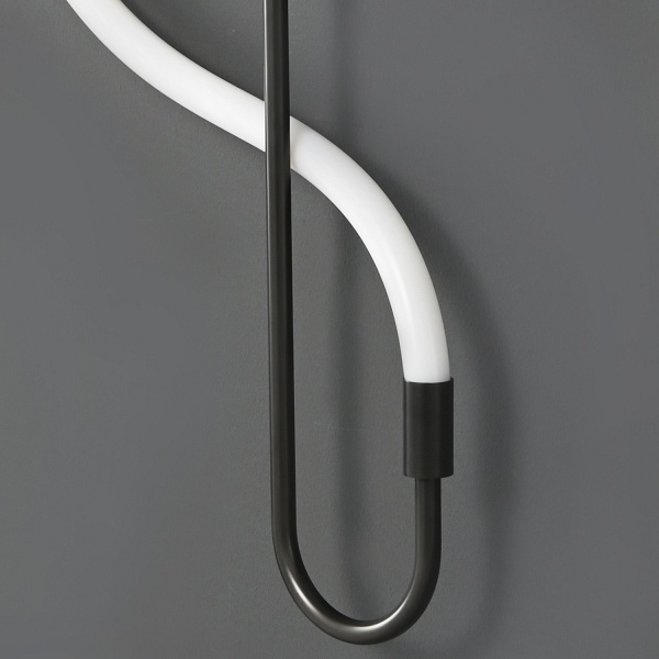 Lampa ścienna ESSA czarna 90 cm Step Into Design