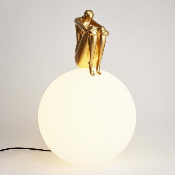 Lampa stołowa WOMAN-2 złota 35 cm Step Into Design