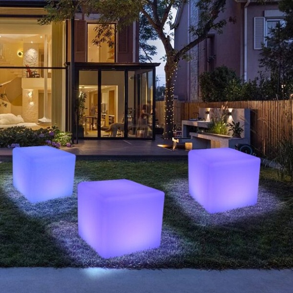 Lampa ogrodowa kostka CUBIC XL LED RGBW 16 kolorów 50 cm Step Into Design