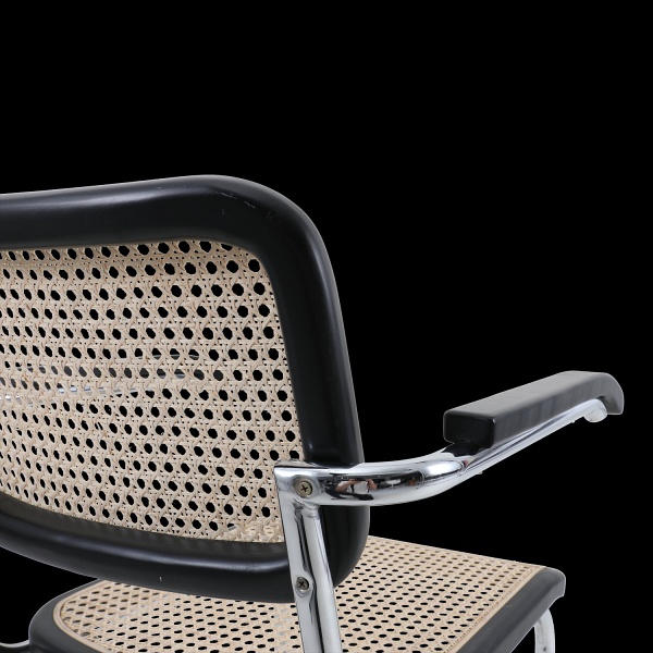 Krzesło VIENNA rattanowo czarne z podłokietnikami Step Into Design