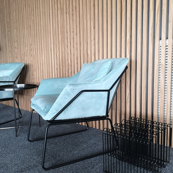 Fotel welurowy FLUENCE szary Step Into Design